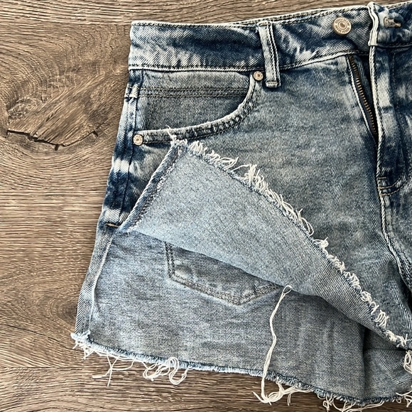 REWASH Brand Super High Rise Mom Jean Shorts (Size 1/25) - Picture 3 of 6